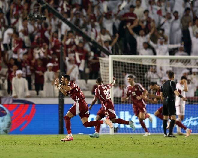 勝つしかなかったカタールが勝った！ エースがFKで圧巻２A、首位UAEを２－１撃破で“逆転”W杯出場が決定【アジア予選PO】