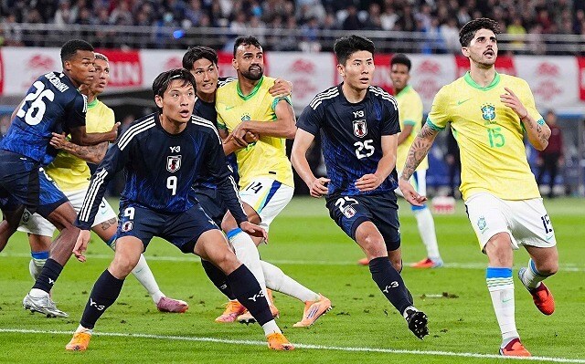 ０－２→３－０の猛反撃！なぜ日本は歴史的勝利を掴めたのか。昨季ブンデス11発FWが明かしたブラジル初撃破の背景「試合前に拓実君が…」