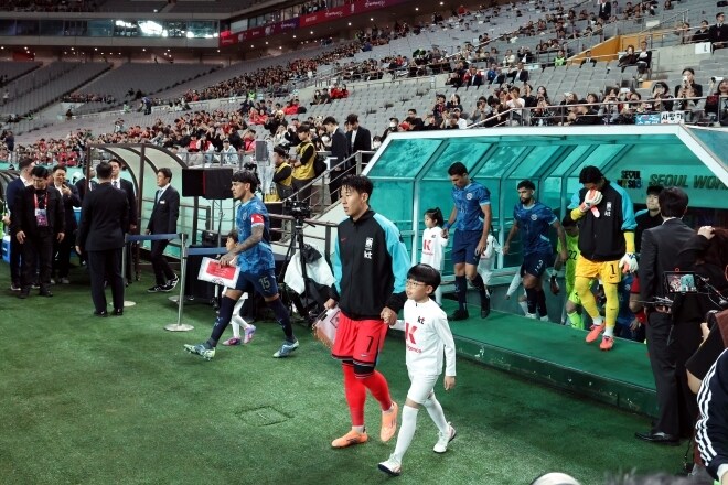 「興行的には大惨事！」韓国サッカー界、パラグアイ戦の“超ガラガラスタンド”にショック！「４万3000枚売れ残った」「ブラジル戦大敗だけが理由ではない」