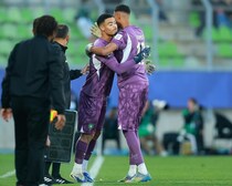 １番が負傷→12番が途中出場→16番がPK戦で大活躍！ 稀に見る“GKリレー”で決勝進出のモロッコに海外驚き「狂乱」「シネマだ」【U-20W杯】