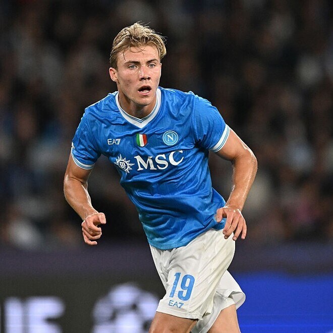 「25ゴールを挙げられた」マンUのデンマーク代表FW放出にレジェンドOBが苦言！新天地で「得点を量産している」