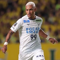 自動昇格目ざすJ２徳島が３連勝！ バルセロスの２ゴールなど、圧巻４発で磐田に完封勝利！