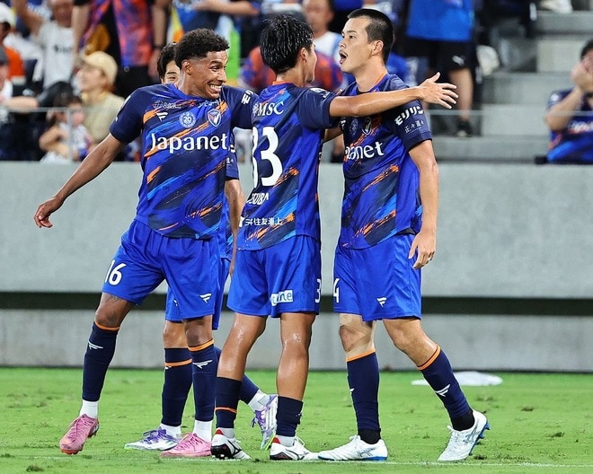 【J２第33節】長崎が４得点で甲府を下し、暫定首位浮上！ 徳島が磐田を４－０で撃破、愛媛は熊本＆大分の結果次第で降格決定の可能性…