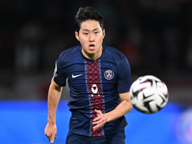 「控えめに言っても驚きだ」「久保らを抑えて…」パリSGイ・ガンインの“アジア年間最優秀国際選手賞”受賞に仏メディアが疑問「スタメンにもなれない選手に個人タイトルは贅沢」