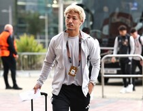 日本代表を離脱したエースの状態は？ 宿敵に就任濃厚、元マリノス監督との関係性は？ セルティック指揮官が明かす。実はリバプールで…