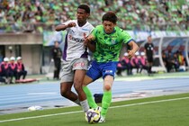 劇的な決着！ 数的不利の京都が90＋10分の同点弾で１－１ドローに持ち込む！ 湘南はまたしても勝ち切れず…