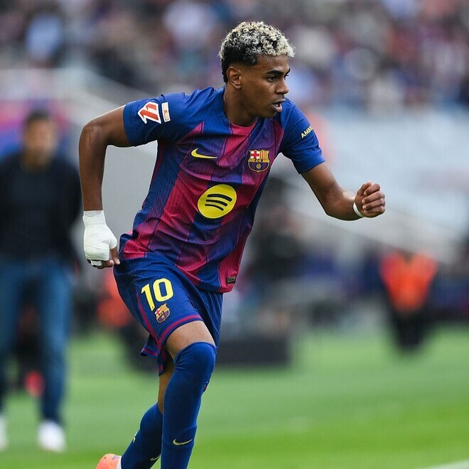 バロンドールを逃しても“主役”だったヤマル。エゴがこれ以上肥大化するのを防ぐため、受賞を望まない者はクラブ内にも存在したが…【現地発】