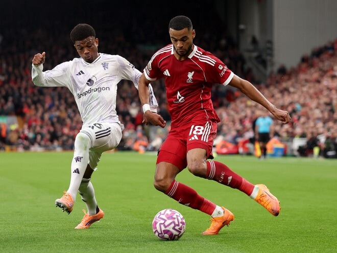 リバプールがまさかの公式戦４連敗。終盤に勝ち越されてマンUに１－２敗戦、怪我の遠藤航はメンバー外