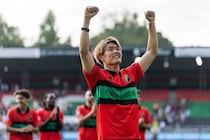 「弾道がヤバかった」アシストした佐野海舟が証言！ パラグアイ戦で衝撃ミドルを叩き込んだ小川航基が明かす“足を振る”という意識の変化【現地発】