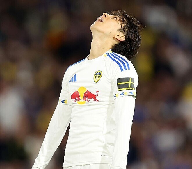 「チャンスすら与えられない」「奇妙だ」昨季MVPの日本代表MF、まさかのレギュラー剥奪に地元メディアは困惑「最も重要な選手だったのに…」