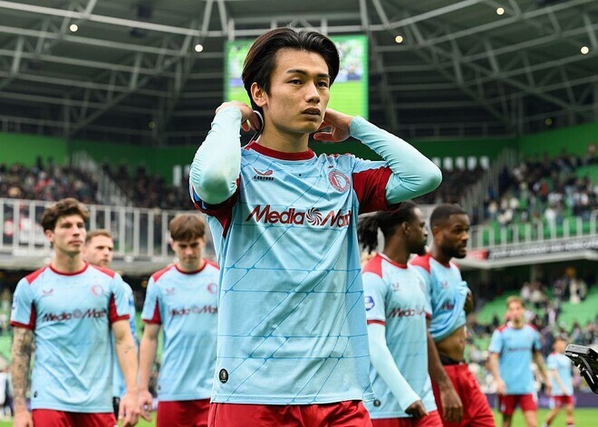 「日本人が歴史に名を刻んだ」「容赦ない」衝撃の38分ハットトリック！驚異の“９戦11発”日本人エースにオランダメディアから絶賛相次ぐ！「伝説の選手に並ぶ勢い」「70年間の記録を大きく上回る」