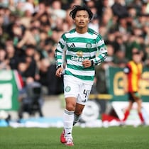 「見ているのがつらい」絶対王者が格下にまさかの完敗で低迷。“リーグ最高”の日本人MFが理不尽なスケープゴートに…「すごい技術を持っているのにイライラさせる」