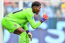 「ほぼ奇跡」「スーパーマンだ」土壇場のPKも阻止！超人的なセーブを連発した日本人GKの伊メディアから称賛の嵐！「間違いなくPOTMだった」