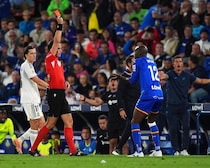 「入って来てラリアットしていなくなった」37歳DFが途中出場後“40秒”で一発退場！ レアル対ヘタフェ戦で起きた衝撃の出来事に賛否両論の声「レッドは厳しすぎる」