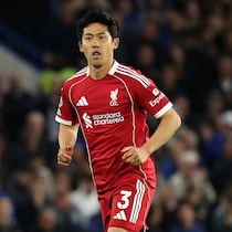 「スロットよ、彼を出せ！」まさかの４連敗と不振のプレミア王者、遠藤航の先発起用を地元メディアが提言！「今季のリバプールは中盤がまったく存在していない」