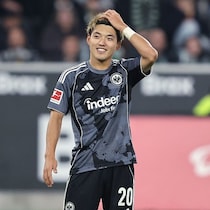 「どれほど貢献してくれたか」戻ってきた堂安律に古巣から温かい歓迎。試合後、フライブルクの控室を訪問しようとすると…「関係者以外立ち入り禁止だぞ！」【現地発コラム】