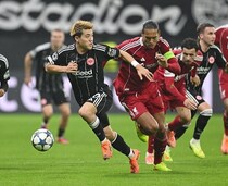 堂安律が先制点に絡むも…リバプールがフランクフルトに５－１で圧勝！連敗を４でストップ。ベンチ入りした遠藤航は出番なし【CL】