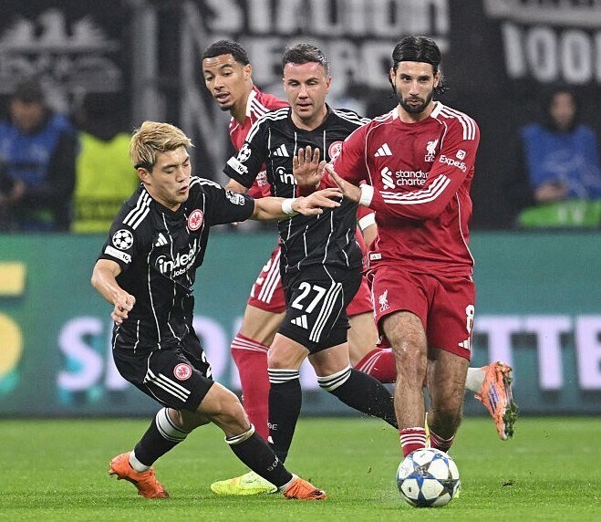 「本当に恥ずかしい」「最低の試合だ」５－１、１－５、１－５… “日本の10番”擁するドイツ強豪、まさかの２試合10失点にファン悲嘆「リバプールの練習のようだった」「言葉が出ない」【CL】