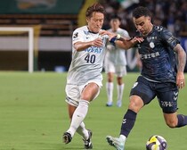 「重症だったか」J２徳島の37歳MFが左ハムストリング肉離れで戦線離脱。ファンは嘆き「辛すぎるな」「覚悟はしていたけど…」