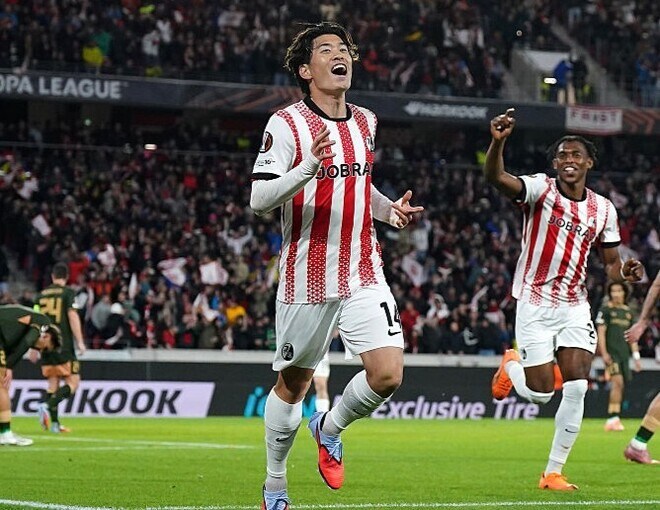 日本代表MFが待望のドイツ移籍後初ゴール!ELデビュー戦で絶妙のダイレクトシュート、フライブルクを2-0快勝に導く