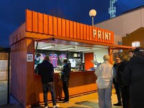 「売り上げが急激に伸びた」「１番はマテタ、その次がカマダさ」パレスの公式ショップ店員が明かす“鎌田ユニ”の人気ぶり「今季のパフォーマンスで…」【現地発】