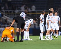 J１最下位の新潟が４年ぶりのJ２降格。横浜FMが広島に勝利した結果、勝点差は15に広がり18位以下が確定