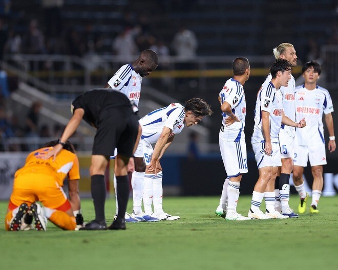 J１最下位の新潟が４年ぶりのJ２降格。横浜FMが広島に勝利した結果、勝点差は15に広がり18位以下が確定