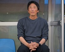 「全部の責任は自分にある」J２降格決定で湘南の山口智監督が謝罪。サポーターへは「謝っても謝り切れない」