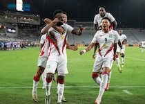 「南米で最も人口が少ない」人口64万人の小国がW杯予選でなんと首位！ 初出場に近づく快進撃に海外驚嘆「約50年前はオランダの一部だった」