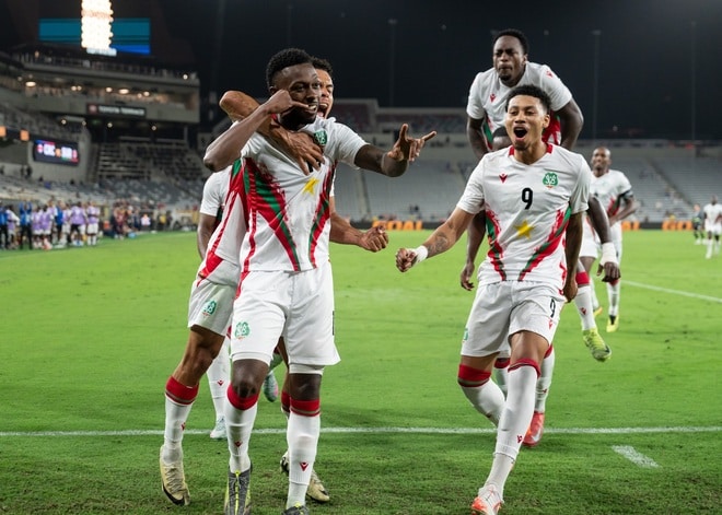 「南米で最も人口が少ない」人口64万人の小国がW杯予選でなんと首位！ 初出場に近づく快進撃に海外驚嘆「約50年前はオランダの一部だった」