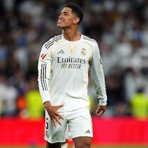 またやりやがったのか！ 股間を指差して舌を出す。ベリンガムの不快なジェスチャーを英紙が指摘「昨年のユーロで処罰を受けたのと同じ」