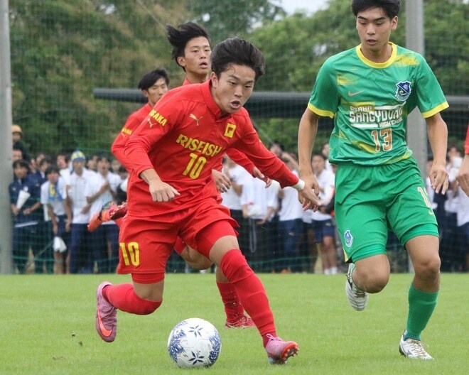 「僕の良さはボールを持った時の怖さ」160センチのドリブラーが自負。欧州で体感した“基準”で高まる成長意欲。町野修斗の存在も刺激に