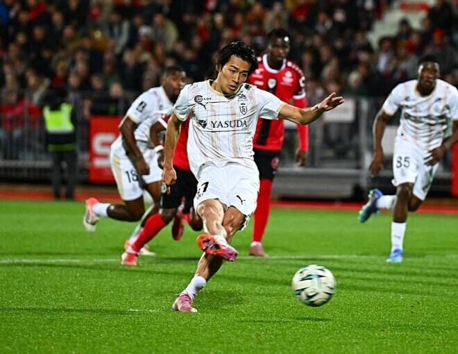 「ちゃんと無双してる」「やっぱチート」圧巻２ゴールで驚異の７戦５発！別格の日本代表MFに驚嘆の声「エースの風格出てきたな」