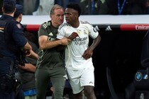 「チームを去る」発言から一転…クラシコで激怒のヴィニシウスが謝罪「情熱が私を支配してしまう」「改めてお詫びしたい」