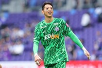 「韓国と日本には明確な違いがある」広島の韓国人GKが母国メディアに語る、Jリーグで得た“刺激”「J１はサッカーへの情熱が非常に強い」