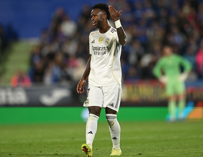 「売却して最高のストライカーを獲得すべき」マドリーやバルサでプレーした往年の名手がヴィニシウスを批判！「彼の振る舞いは好きじゃない」