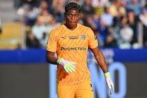 「ホラー映画のポスター？」パルマの日本代表GK、“怖すぎる”ハロウィンショットにファン驚き「公式なのエグくて草」