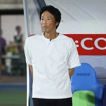 「新たな指揮官を迎える決断」山口智監督が今季限りで退任。湘南が声明「多大なご尽力とクラブへの貢献に心より感謝」