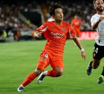 「最優先のターゲットだ」イタリア王者が日本代表MFの獲得に本腰か！世界的名将が熱望と現地報道！“欧州１位”との争奪戦も「質の高い左利きのウイング」