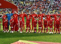 「素晴らしい」４年前の“奇跡”再び！人口180万の小国がW杯初出場に現実味！強豪ベルギーと互角、勝点１差の躍進に海外驚嘆「あと１勝で…」