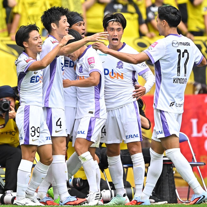 “ロングスローの恐怖”を味わった柏。セットプレーで流れを引き寄せた広島でとりわけ印象的だった選手は…【ルヴァン杯決勝／コラム】