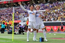 ３年前はスタンドで見ていた光景をついにピッチで！ 直接FK弾の広島MFが優勝の喜びを噛みしめる「特別な一日になりました」【ルヴァン杯決勝】