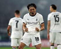 ボルシアMG町野修斗が２戦連発！強烈な右足シュートで待望のブンデス今季初ゴール、忍者ポーズを披露