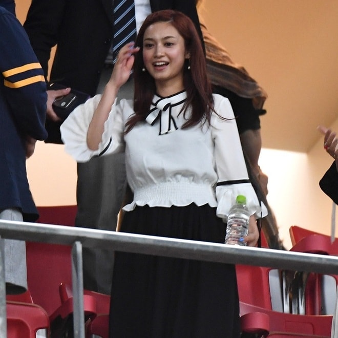 「美人は何をしても画になる」「爆笑。最強すぎ」長友佑都の女優妻がまさか！衝撃の“仮装”が話題！「電車でふきだした」「パパへの愛が凄い」