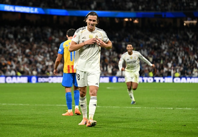 「年間ベストゴール狙えそう」「ベイルかよ」驚愕のゴラッソ! 5年ぶりマドリー復帰の22歳が決めたトップチーム初得点に脚光「ロマンのあるゴール」