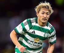 「疑いの余地はない」セルティック73歳名将、大一番を前に昨季33発の日本人エースを熱く語る！「遠目から見ていても…」