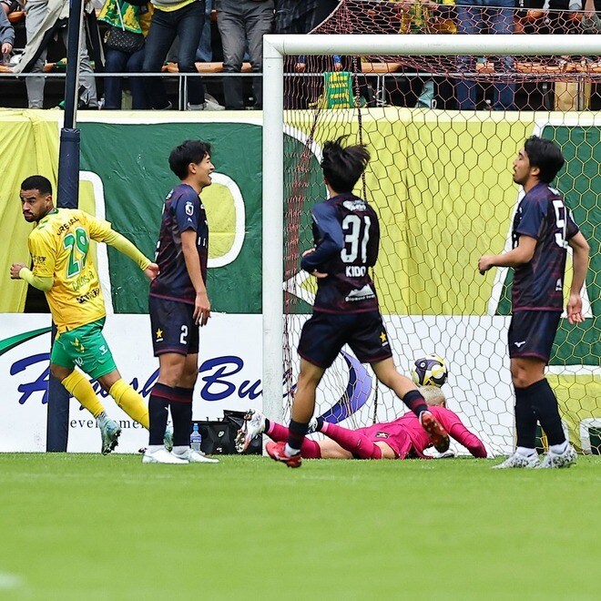 J２札幌、J１復帰の可能性が潰える。千葉に敵地で５失点惨敗、プレーオフ圏内進出への道が断たれる