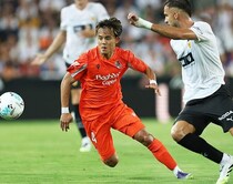 「日本のスーパースターだ」アフリカ選手権で主力離脱のプレミア名門、日本人アタッカーの獲得を検討と現地報道！戦力低下の危機で「答えになるかもしれない」