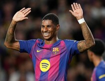 「音えぐ」「また凄いの決めてる」マンU元10番が衝撃弾！大人気解説者も舌を巻く「これがあるからやめられない。中毒性がある」