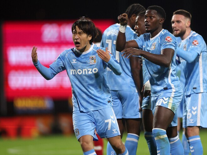 「絶好調だ」イングランドで3戦連発の日本人MFを現地メディアが称賛! ファンからは森保J入り待望論「呼ばない手はない」「代表復帰見たい」